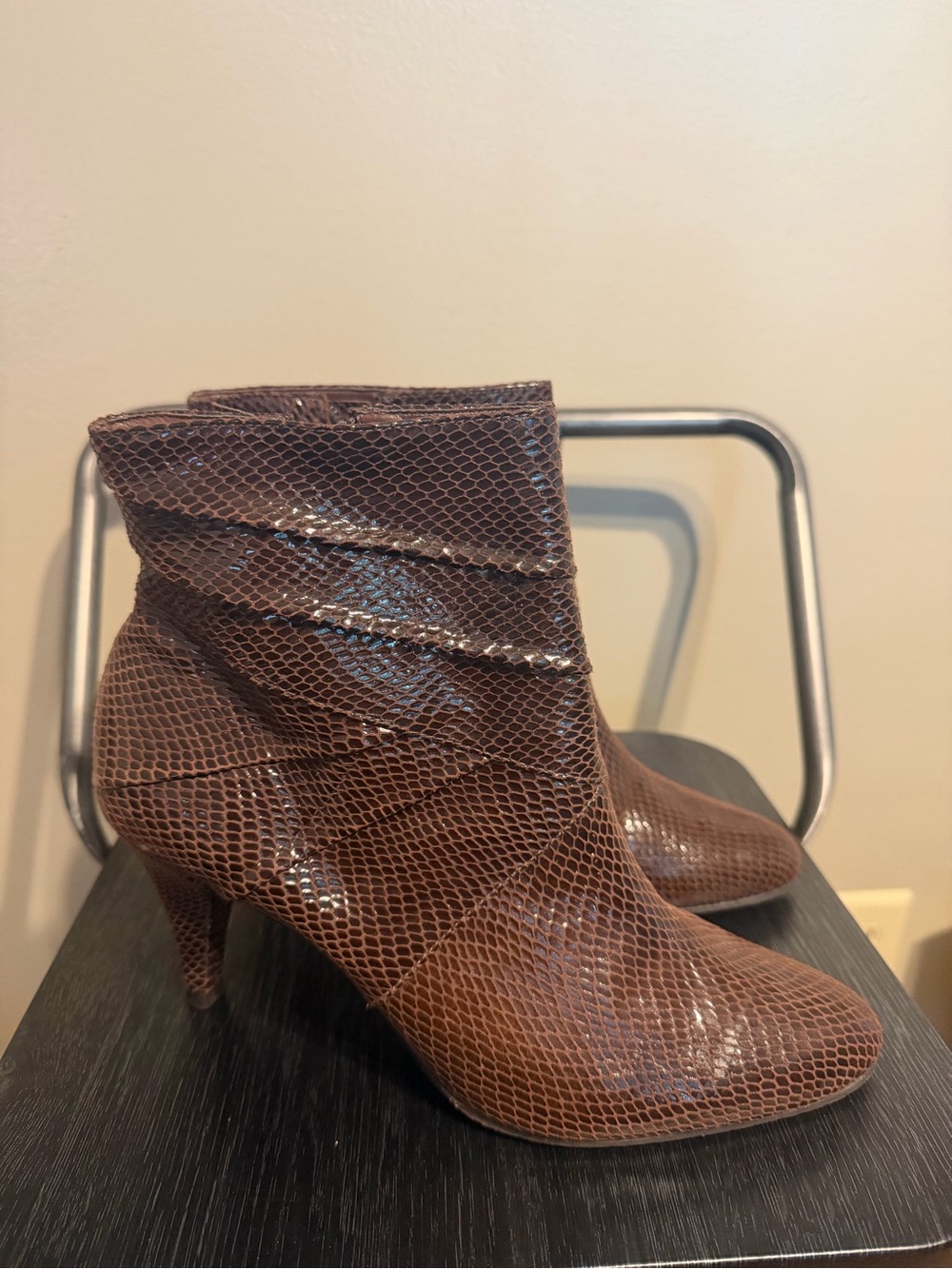 Antonio Melani Brown Embossed Leather Pointed Toe Mid Heel Ankle Boots Size 8